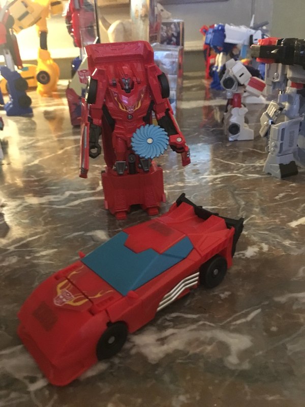 NYCC 2018   Photos From Hasbro Display Show Off New Cyberverse Bumblebee Movie Toys Siege Decepticon Art More  (12 of 19)